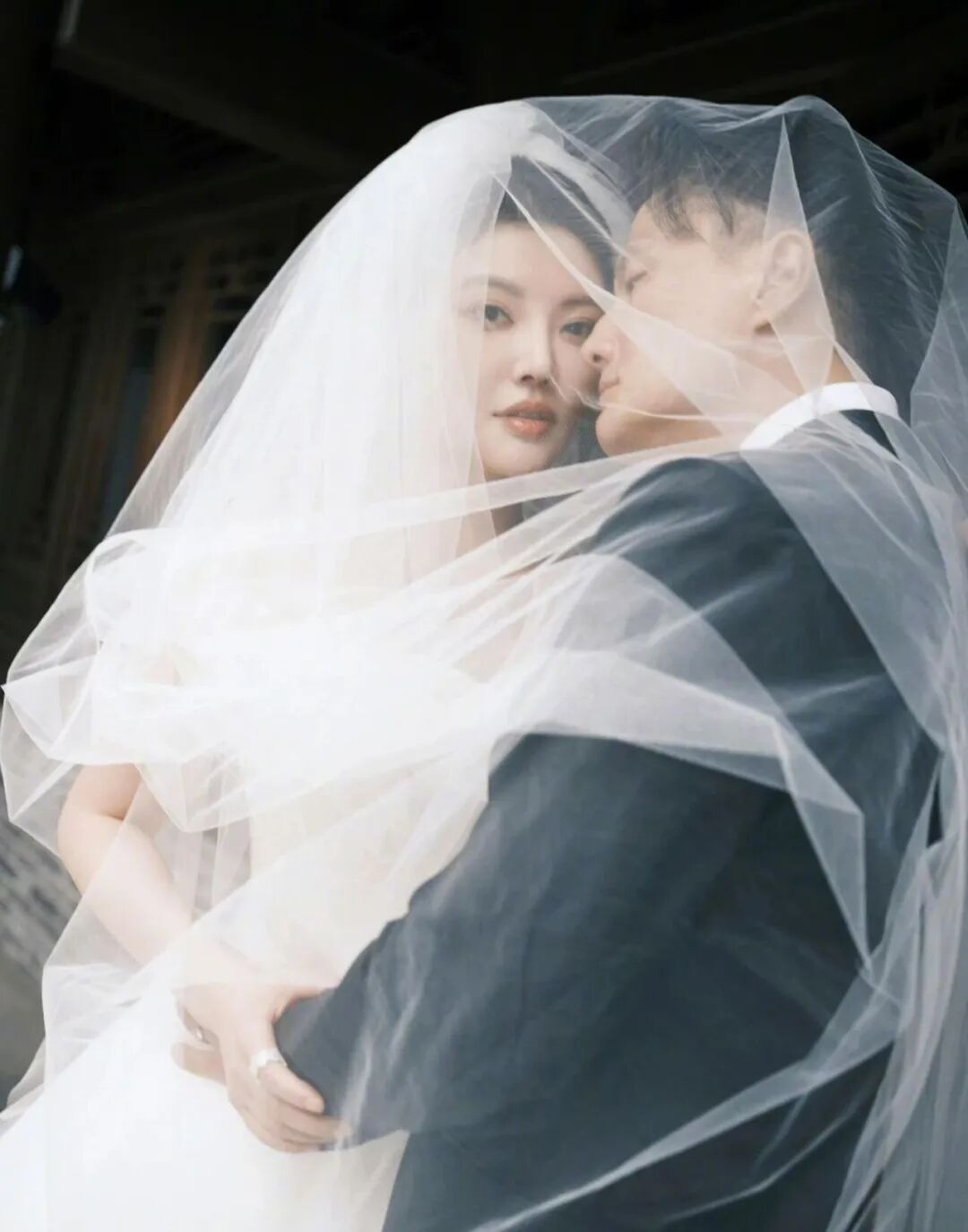 徐冬冬尹子维婚纱照_徐冬冬尹子维订婚消息_娱乐圈明星婚纱照