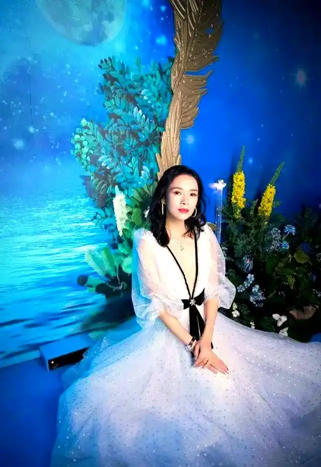 章子怡齐肩短发_女明星齐肩卷发_齐肩短发造型潮流