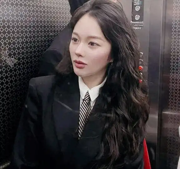 韩剧整容女明星_郑知苏外貌变化_韩娱圈外貌争议