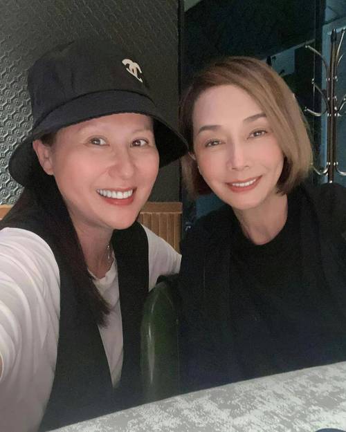 女明星抽烟美？江欣燕40年烟龄成功戒烟，靠散步深呼吸