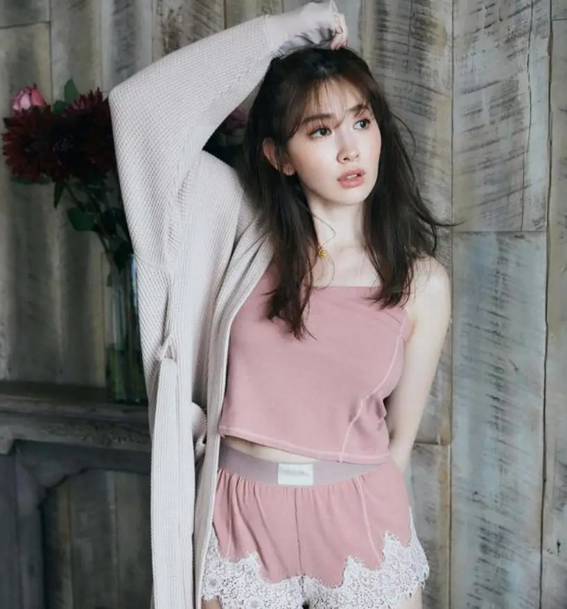 混血女星身材比例_日本女明星身材_高挑av女明星