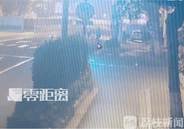 搀扶女明星醉酒_深夜醉酒男子盗窃_假意搀扶实则盗窃