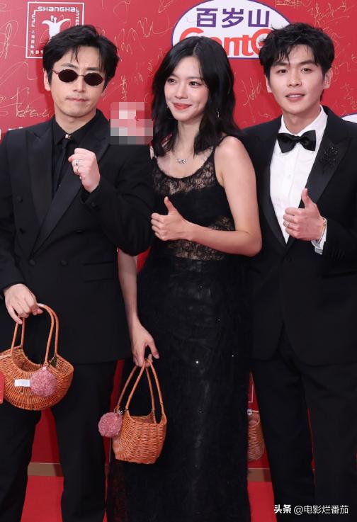 晚装女明星_红毯造型分析_明星时尚穿搭评价