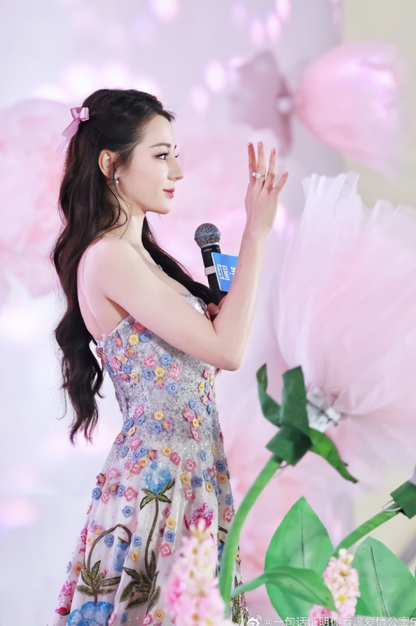 内娱女明星健康问题_33岁迪丽热巴生病现状_明星热点迪丽热巴,